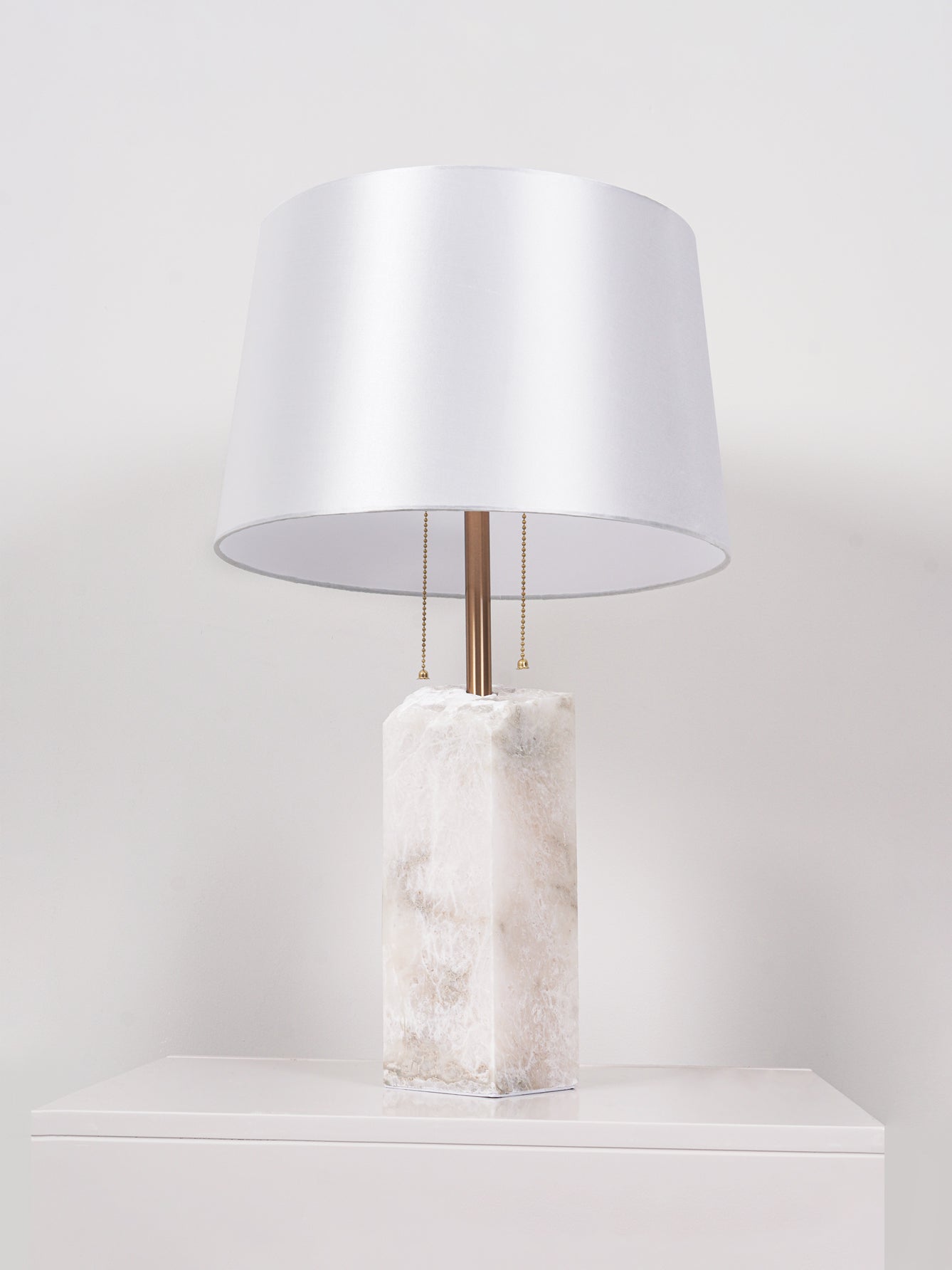Raw_Alabaster_Table_Lamp_5_cc61ddc6-e785-4eee-a900-06c3dfd7f3ae.jpg